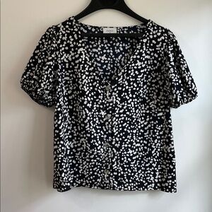 Everly Black and White Button-Front Puff Sleeve V-Neck Blouse L